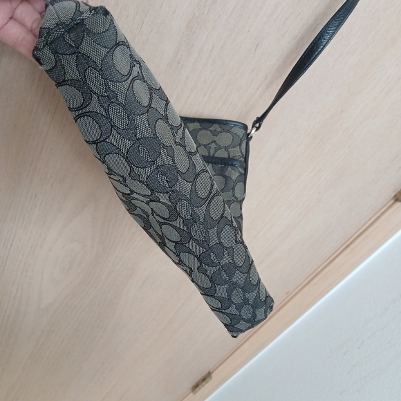 Coach Greyblack Signature Print Large Crossbody Handbag. - Picture 5 of 10